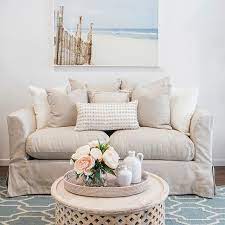Plains And Prints In Perfect Harmony Keep Large Pieces Such As Your Sofa And Window Draperies Decorating Small Spaces Coastal Style Decorating Hamptons Decor
