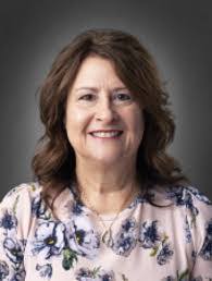 Leslie Handley's Instagram, Twitter & Facebook