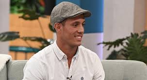 Porque eu vivo sozinho já há alguns anos e ela pensa que eu estou na solidão, contou. Fegocsrtlc Tcm