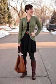 Deja Jolie Tenue Avec Olive Vert Cardigan Noire Jupe Robe Frye Vera Slouch Bottes Green Cardigan Outfit Olive Green Cardigan Outfits With Leggings