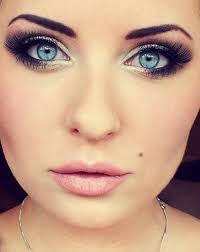 Contrary to popular belief, blue eyeshadow makeup for blue eyes and blonde hair does look stunning. 200 Top Women S Clothing Stores Locations In California 15 Best Eyeshadow Palettes For Blue Eyes Easy Eye Makeup Tutorial Eyeshadow