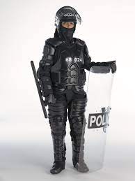 Cambió el uniforme del esmad, por el de preso, en manizales. Uniforme Escuadron Movil Antidisturbios Esmad Policia Nacional