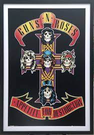 Pour les amateurs de hard des années 80/90. Licensed Guns N Roses Poster Framed Icons Of Sport