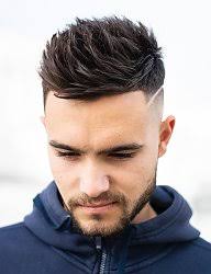 Krótkie fryzury męskie zyskały sportowy look, ale nie pozbawiony odrobiny nonszalanckiej elegancji. Modne Fryzury Meskie 2021 Nasze Inspiracje