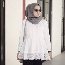 Dengan banyaknya tantangan dalam berpakaian pelaku mode wanita muslim tetap berhasil untuk mengahasilkan tampilan yang indah. Baju Atasan Wanita Muslim Atasan Wanita Murah Blouse Muslim Aleria Shopee Indonesia