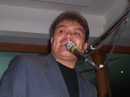 Efren David cantando F de O
