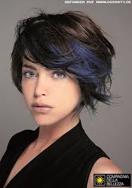 Besonders beliebt ist die kombination aus kinnlangem short bob und fransig geschnittenem pony. Frisuren Bilder Frecher Kurz Bob Mit Viel Bewegung Im Pony Frisuren Haare