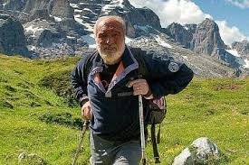 Nombrar a cesare maestri es sinónimo de polémica entre montañistas de la patagonia austral. Assegnato A Cesare Maestri Il Premio Solidarieta Alpina Trento Trentino