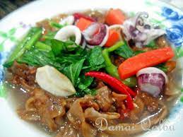 Penang 'char kuey teow' is a delicious and popular noodle dish with a smoky flavour and is considered a national favourite of malaysians and singaporeans alike. Resipi Aneka Hidangan Kuey Teow