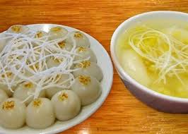 Ban đầu cho bánh vào luộc thì nó chìm xuống, một lúc sau sẽ lại nổi lên, vài lần nổi chìm như vậy là bánh chín… Cach Lam Banh Troi Banh Chay ThÆ¡m Ngon Ä'ung Vá»‹