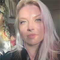 Stephanie Griesinger's Instagram, Twitter & Facebook