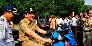 Ganjar pranowo dan sandhy sandoro dikecam lantaran skandal membubuhkan like di twit bokep. Ahok Kaget Istri Ganjar Jadi Anak Buahnya Ngaku Tak Pernah Omeli Merdeka Com