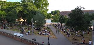 Quant à la france, elle avait choisi mitterrand et essuyait déjà les suites du regrettable tournant de la rigueur. Gasconha Com Chemin De La Pelude