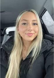 Sara Leach's Instagram, Twitter & Facebook