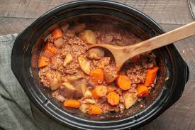 La Recette De Bœuf Hache Et Legumes A La Mijoteuse Repas Facile A Faire Recipe Poor Mans Stew Cheap Dinner Recipes Food