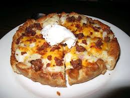 Uno S Pizza Skins Aka Mashed Potato Pizza Food Recipes Global Cuisine