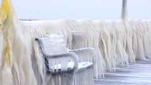 Vă prezint pe scurt activitatea mea din primărie în ultimele 2 săptămâni. Sculpturi In GheaÅ£Äƒ La Malul MÄƒrii Negre Pasarela Din Mamaia A Ajuns Un Pod De GheaÅ£Äƒ