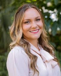 Janet Hostetler's Instagram, Twitter & Facebook