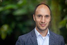 The inundation depth and duration vary according to the slope of the terrain, creating a flooding gradient. Professor Alexandre Antonelli Department Of Plant Sciences