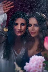 Laura Pausini lança nova versão de 'Quando Chove' em parceria com Sandy