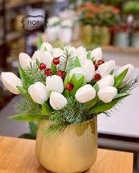 Berry Merry Christmas Tulip Arrangement Tulips Arrangement Winter Flower Arrangements Flower Centerpieces