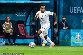 It takes a special kind of defender to appeal to both the heart and mind. Chelsea And Man United Are In A Tug Of War Over Jules Kounde But Which Club Would Be A Better Fit Aktuelle Boulevard Nachrichten Und Fotogalerien Zu Stars Sternchen