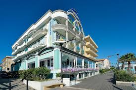 Stay overnight at cattolica's seafront and old town hotels or visit on a daytrip from rimini, located 15 miles (25 kilometers) to the north. Hotel Moderno Majestic Italien Cattolica Booking Com