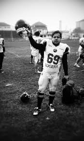 Fotbalul american, cunoscut în statele unite ale americii și canada doar sub termenul de fotbal este un sport de echipă, care îmbină strategia cu jocul fizic. Fotbal American In Romania Facebook