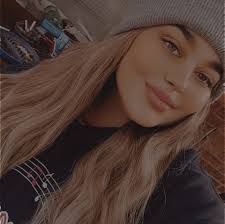 What to put in a 32-inch wide area in a Sims 4 house?