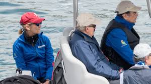 Domingo de regatas y la mejor compañía: la Infanta Elena visita al Rey Juan  Carlos I