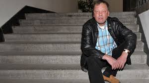 Gemeinsamkeiten rein zufällig der große rudolph interessiert sich jedoch nicht für den tod des farbenfrohen modemachers. Rudolph Moshammer Das War Mosis Echter Chauffeur Stern De