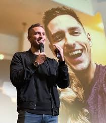 Cara Grooms's Instagram, Twitter & Facebook