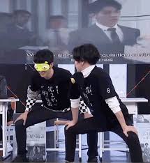 Yang Yu Teng Lin Zi Hong GIF