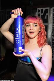 A necessidade do like no youtube é algo muito simples de entender. Game Of Thrones Star Maisie Williams Commands Attention In An Edgy Silk Gown Daily Mail Online
