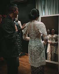 We did not find results for: Yuk Intip Detail Kebaya Romansa Isyana Karya Didiet Maulana Di Akad Nikah Urbanasia Com