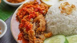 Resep ayam kfc kw super kribo | renyah tahan 8 jam | cocok untuk jualan. Cara Membuat Ayam Geprek Yang Renyah Dan Pedasnya Nendang Lifestyle Fimela Com