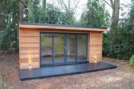 10 Erschwingliche Gartenhauser Aus Alten Containern Homify Homify Gartengebaude Gartenburo Gartenhaus