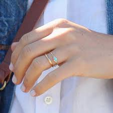 Meghan switched up her engagement ring when we weren't looking. Why Meghan Markle Didn T Wear Her Engagement Ring On Royal Tour