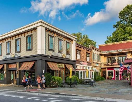 Blue Ridge is, simply put, one of the South's best mountain towns. 😍 See what makes Downtown Blue Ridge so special: https://www.blueridgemountains.com/things-to-do/mountain-town/downtown-blue -ridge/ 📷 @thewoodlandgroup