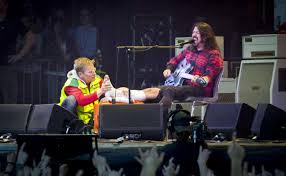 There Goes My Hero Watch Him As He Goes Meme Dave Grohl Breaks Leg After Falling Off Stage In Sweden Finishes Concert Anyway Foo Fighters Dave Grohl Dave Grohl Foo Fighters Concert