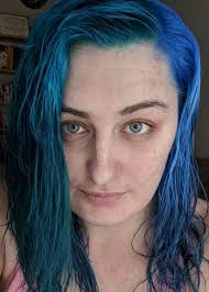 🍬 @chelse_thestrand created the yummiest split dye using diluted virgin pink & electric paradise on one side with diluted. How To Dye Your Hair Two Toned Blue A Review Of Arctic Fox Poseidon Aquamarine Bellatory Fashion And Beauty