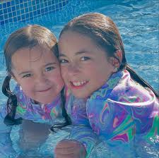 Eu vou ser sua amiga pelo resto das nossas vidas🥹 . Tão bom ter uma amiga  para vida!🩷 . Vocês têm irmãos?🤗 . #irmãzinha #amorparaavidatoda❤️ #irmas  #irmãs👭 #marialeonorcabral