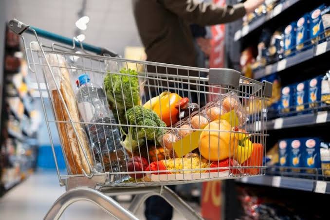 Las ventas minoristas cayeron un 10 % en 2024, con una leve recuperación en  diciembre - Plan B Noticias