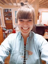 I need an E.T croc jibittz!!! 😜Anyone know where I can get one?