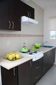 Disfruta esta colección de ideas e imágenes de cocinas modernas que caben en casas pequeñas o medianas. Modernas Decoracion De Cocinas Pequenas Y Economicas Simplythinkshabby