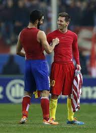 Milli futbolcumuz arda turan ve messi ile ilgili bir haber yapan site, ikilinin arasının iyi olmadığını ve birbirleriyle konuşmadıklarını iddia etti. Galatasaray Gazetesi Sur Twitter Arda Turan Lionel Messi Http T Co Lqycgg6x9j