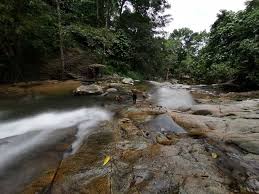 Kelly's castle, menara condong teluk intan, the lost world air terjunnya memang cantik dan jernih. Air Terjun Lata Bayu Baling Percutian Bajet