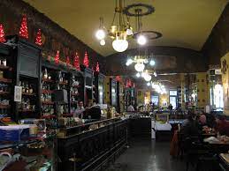 It is located in via battisti 18. Datei Caffe Sanmarco Trieste 2 Jpg Reisefuhrer Auf Wikivoyage