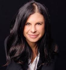 Lisa Blake's Instagram, Twitter & Facebook