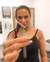 Ta den sterile innsetteren ut av forpakningen, og dra av den gjennomsiktige beskyttelseshetten som sitter utenpå nålen. Ingrid Aguiluz Kirurgisk Inngrep Fjerner Pstav